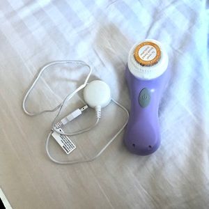 Clarisonic Mia facial brush